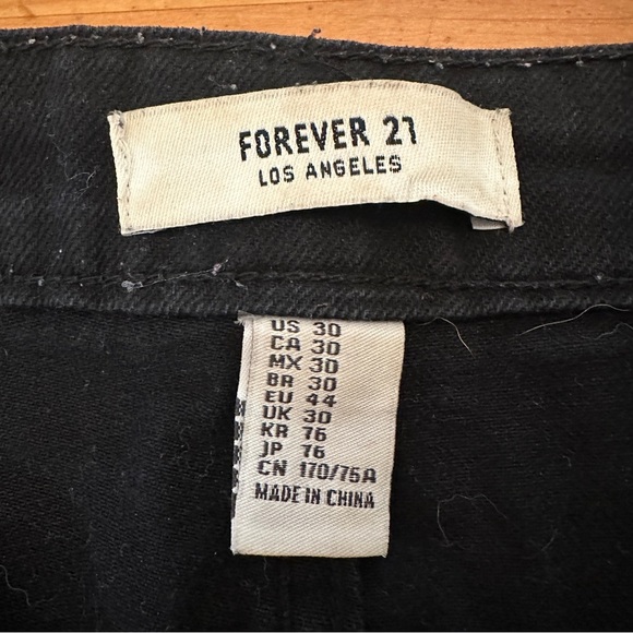 Forever 21 black denim button fly shorts size 30 - Picture 4 of 5